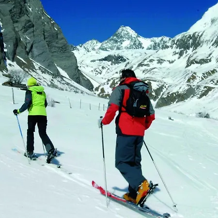 Rose Konukevi Virgen